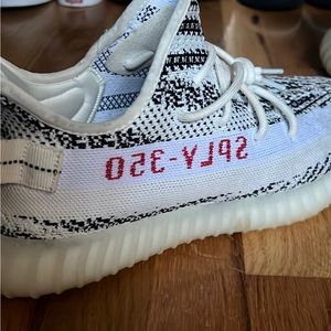 adidas yeezy boost 350v2 zebra
